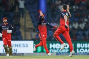Josh Hazlewood and Virat Kohli celebrate