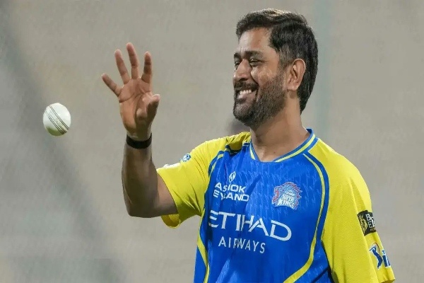 MS Dhoni during net practice