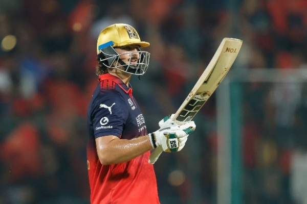 Tim David celebratea a fifty for RCB in IPL