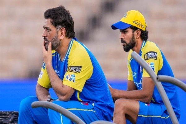 MS Dhoni and Ruturaj Gaikwad