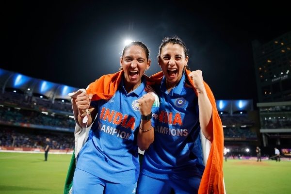 Harmanpreet Kaur and Smriti Mandhana celebrate