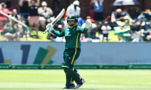 Dane van Niekerk celebrates