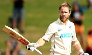 Kane Williamson clebrates century