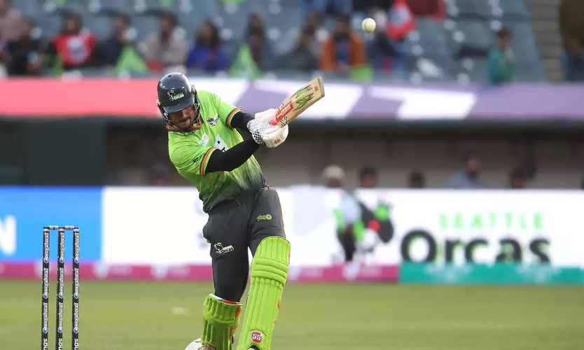 Marcus Stoinis play a shot
