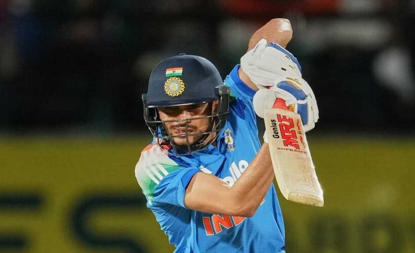 Shubman Gill bats