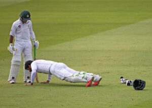 Misbah-ul-Haq pushups at Lord's, 2016